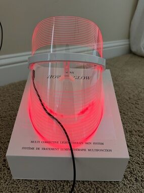 SLNY How to Glow Therapy LED Face Mask - red, orange, green, blue